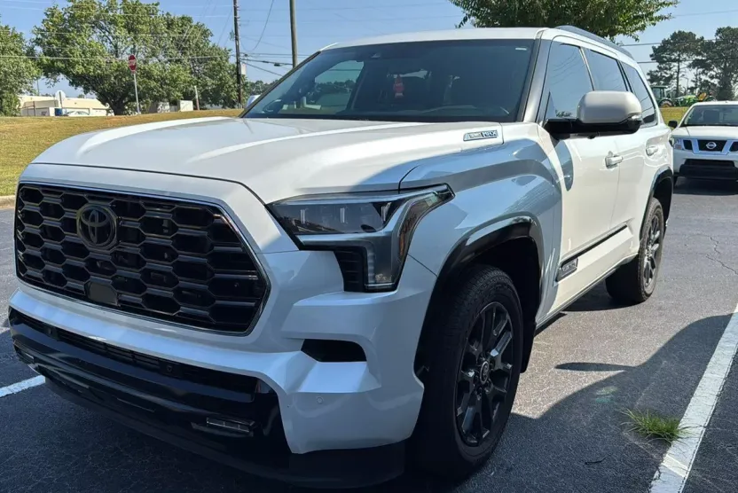 2024 Toyota Sequoia Platinum photo 1