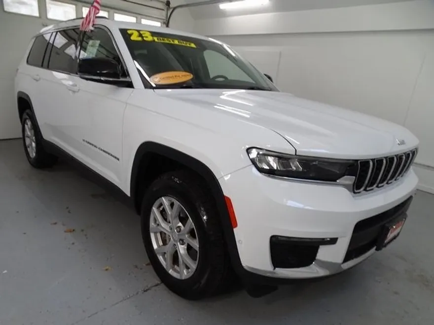 2023 Jeep Grand Cherokee Limited photo 1
