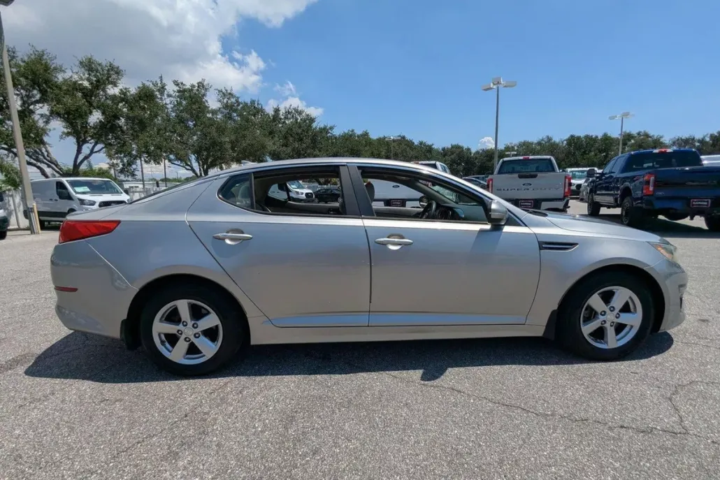 2015 Kia Optima LX photo 1