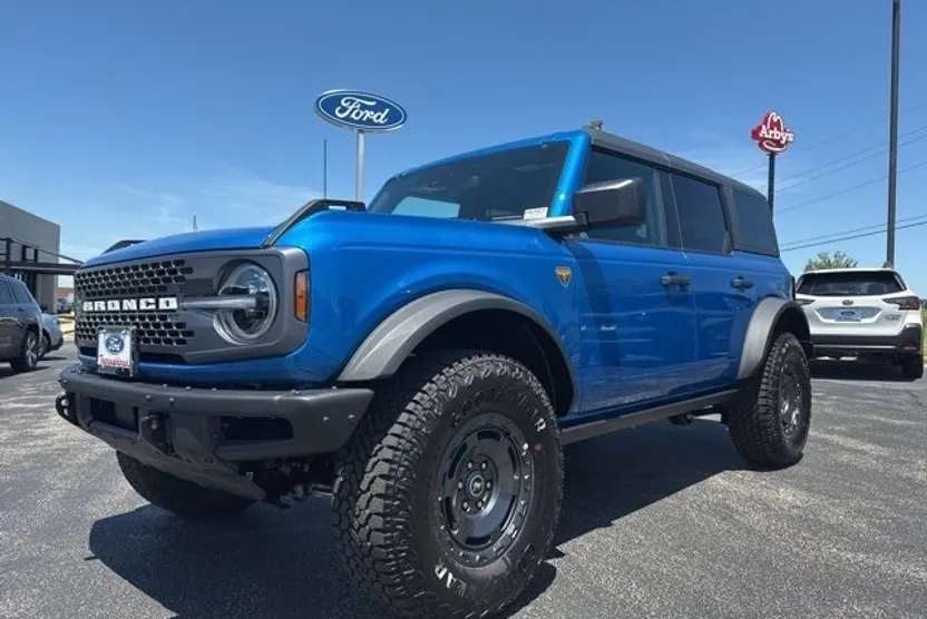 2025 Ford Bronco Badlands photo 1