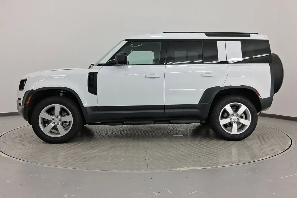 2025 Land Rover Defender 110 S photo 1