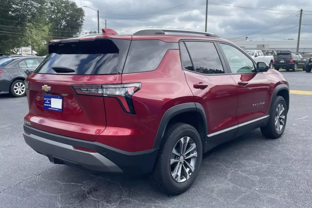 2025 Chevrolet Equinox LT photo 1