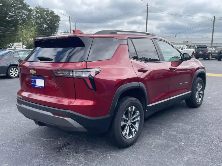 2025 Chevrolet Equinox LT photo 1