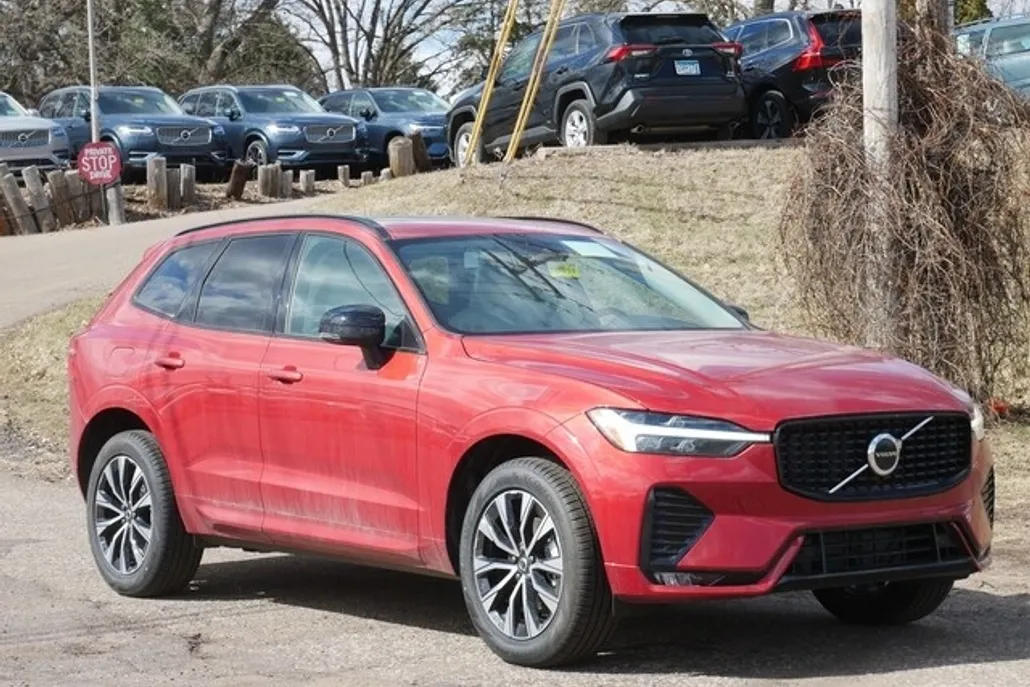 2025 Volvo XC60 B5 Core photo 1