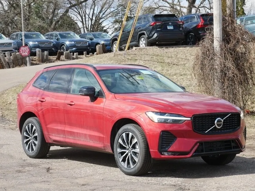 2025 Volvo XC60 B5 Core photo 1