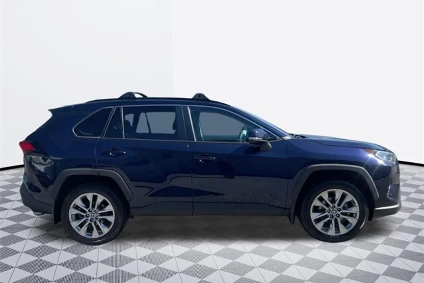 2021 Toyota RAV4 XLE Premium photo 1