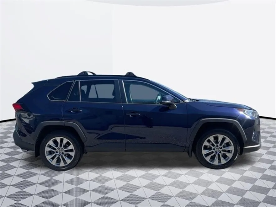2021 Toyota RAV4 XLE Premium photo 1