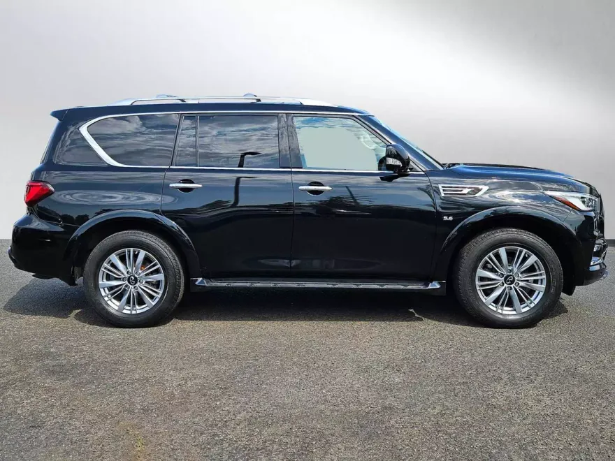 2019 Infiniti QX80 Luxe photo 1