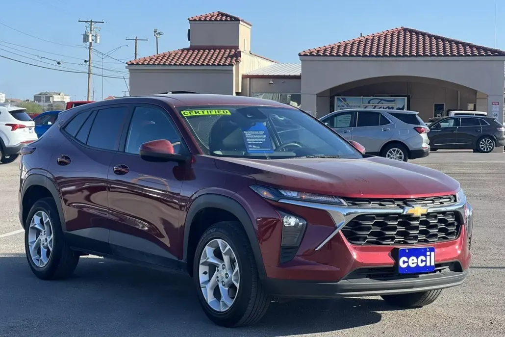 2024 Chevrolet Trax LS photo 1