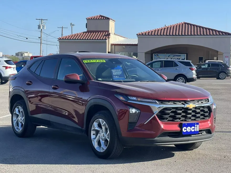 2024 Chevrolet Trax LS photo 1