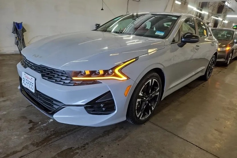 2023 Kia K5 GT-Line photo 1