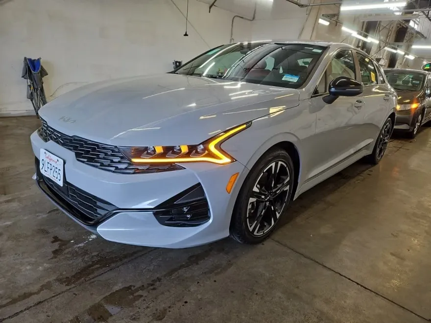 2023 Kia K5 GT-Line photo 1