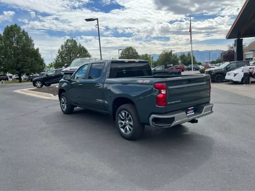 2026 Chevrolet Silverado 1500 LT photo 1