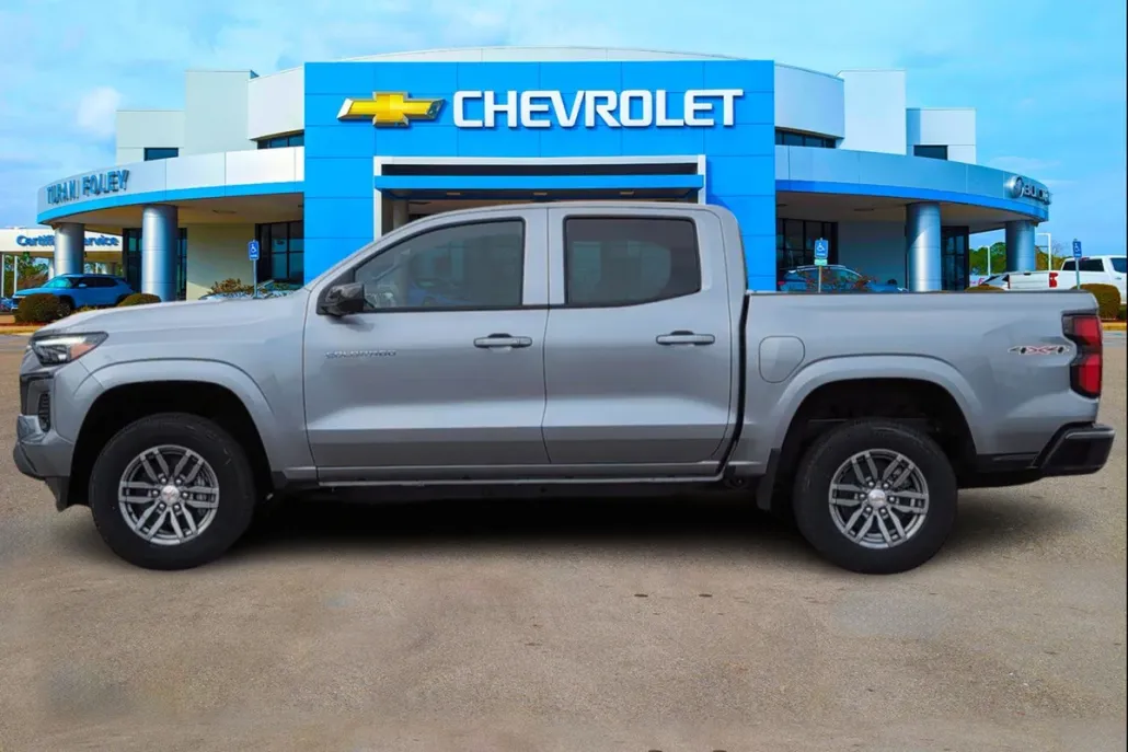 2025 Chevrolet Colorado Work Truck LT photo 1