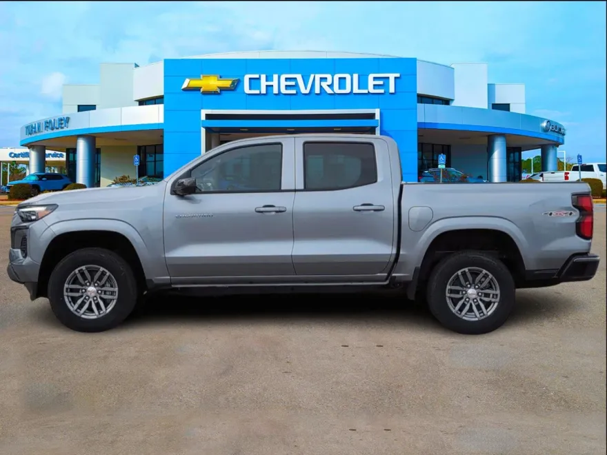 2025 Chevrolet Colorado Work Truck LT photo 1