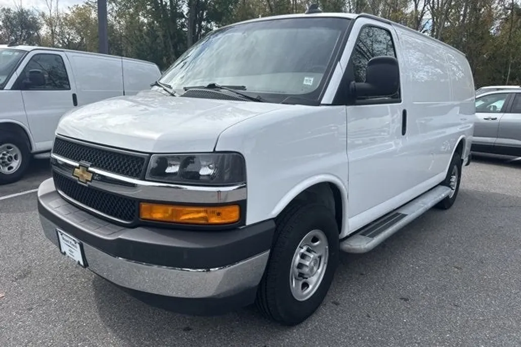 2023 Chevrolet Express Cargo 2500 photo 1