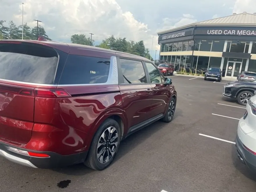 2024 Kia Carnival EX photo 1