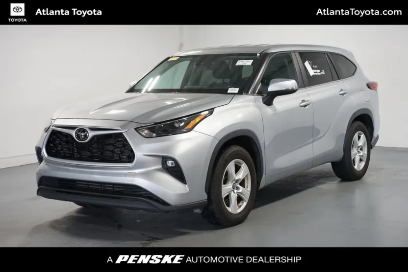 2023 Toyota Highlander LE photo 1