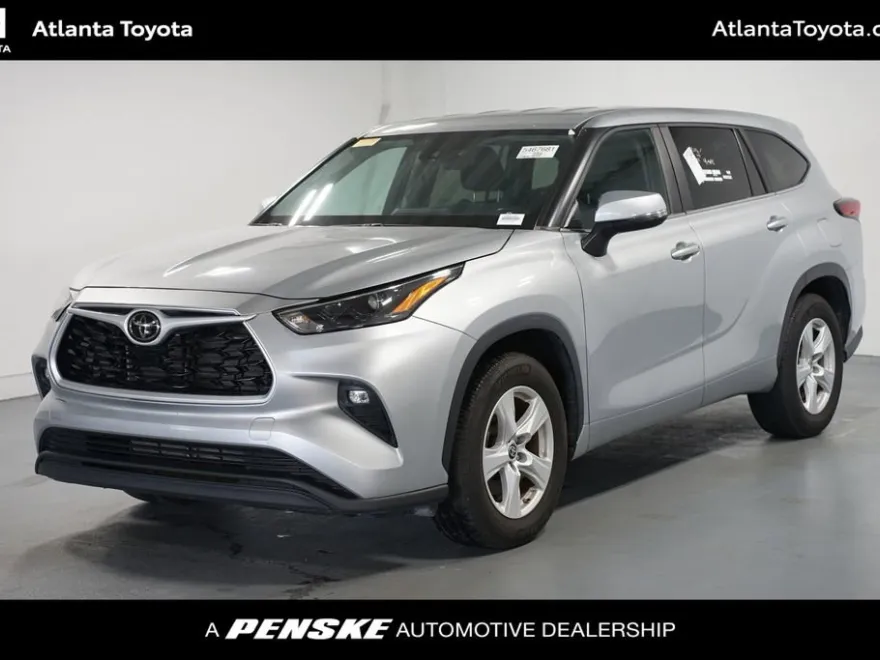 2023 Toyota Highlander LE photo 1