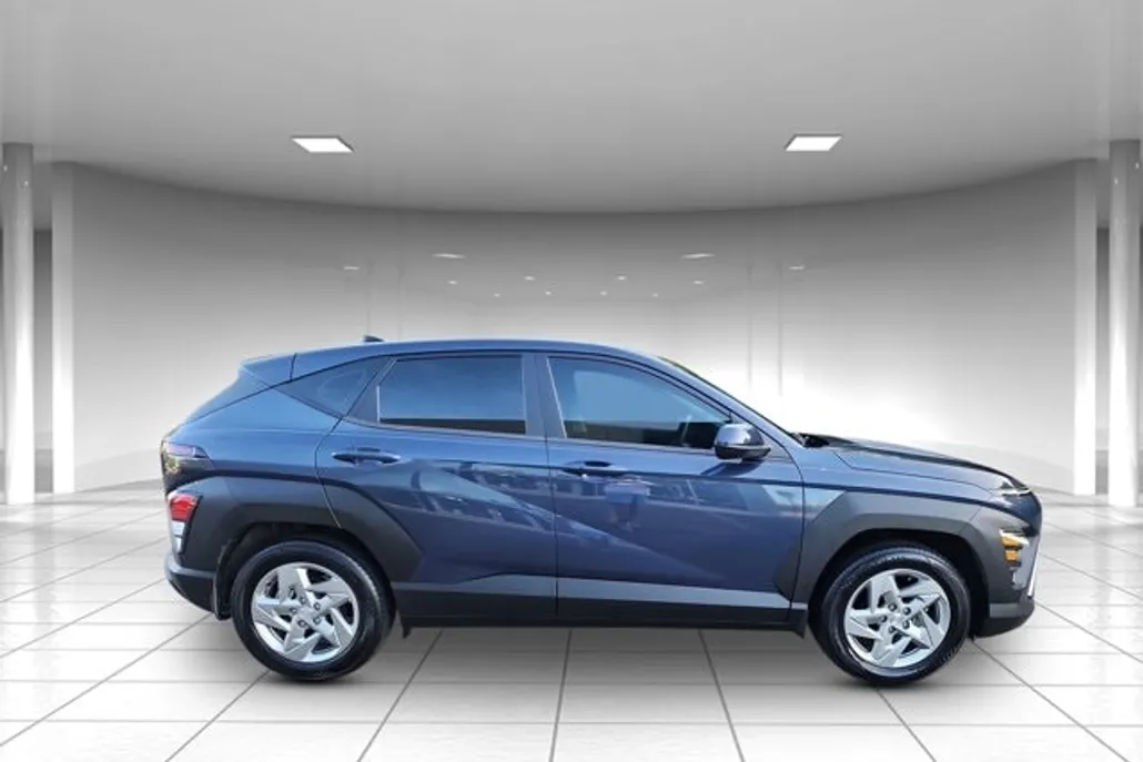 2024 Hyundai Kona SE photo 1