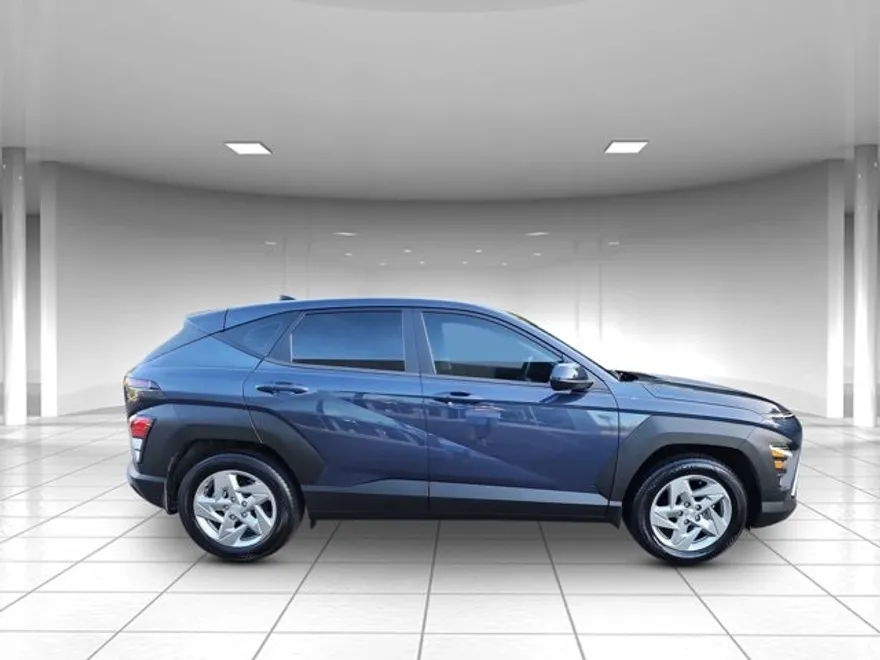 2024 Hyundai Kona SE photo 1