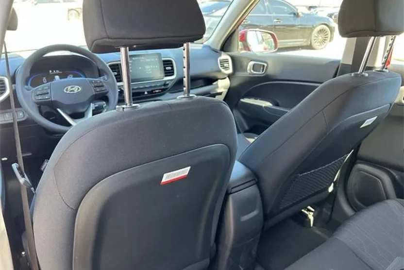 2026 Hyundai Venue SE photo 1