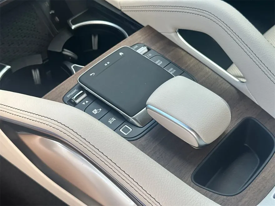2025 Mercedes Benz GLE 450 4MATIC photo 1