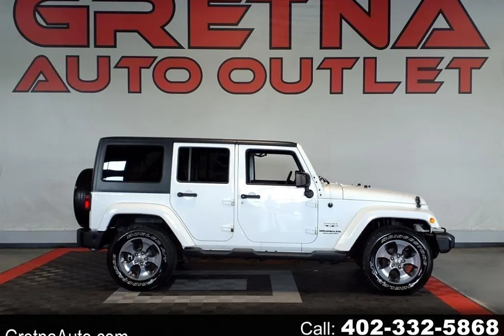 2016 Jeep Wrangler Unlimited Sahara photo 1