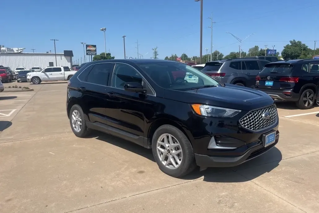 2023 Ford Edge SEL photo 1