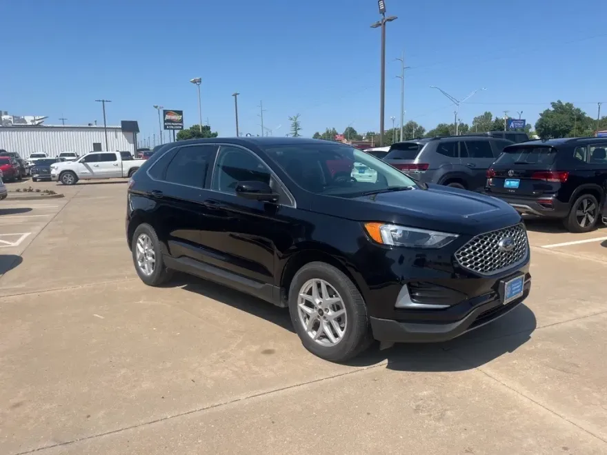 2023 Ford Edge SEL photo 1