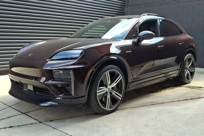 2024 Porsche Macan Electric Turbo photo 1