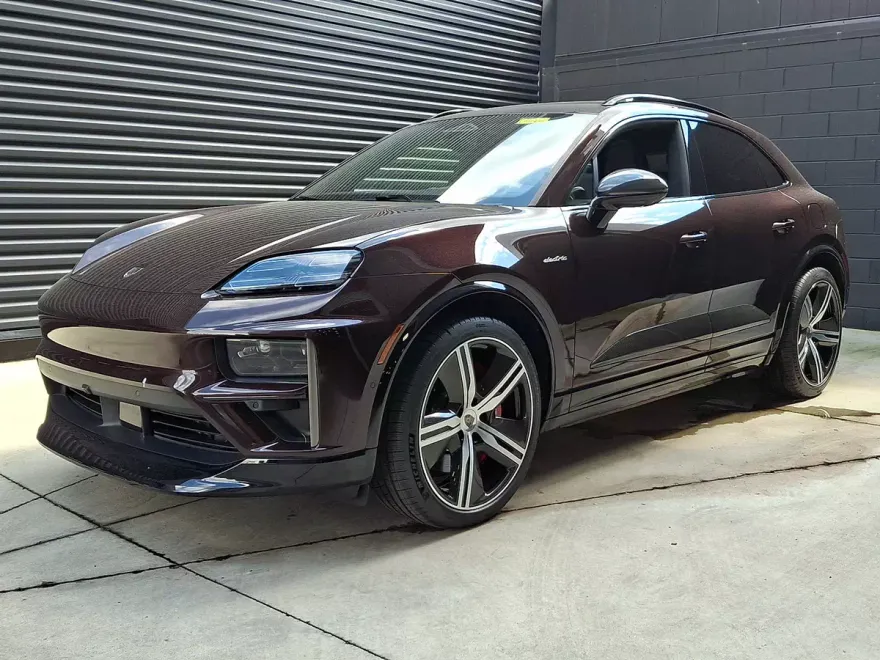 2024 Porsche Macan Electric Turbo photo 1