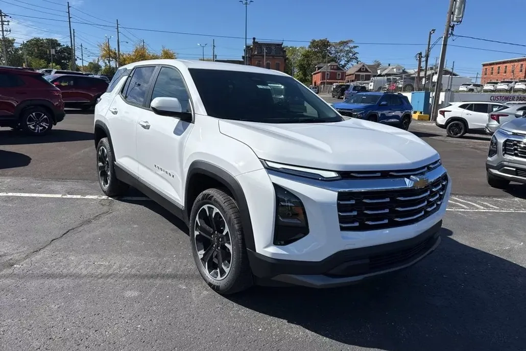 2026 Chevrolet Equinox LT photo 1