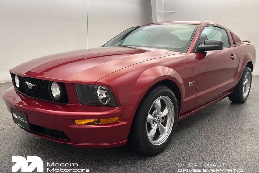 2005 Ford Mustang GT photo 1