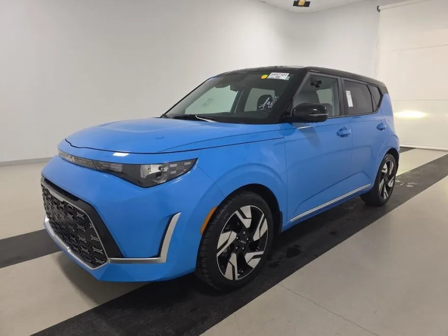 2023 Kia Soul GT-Line photo 1