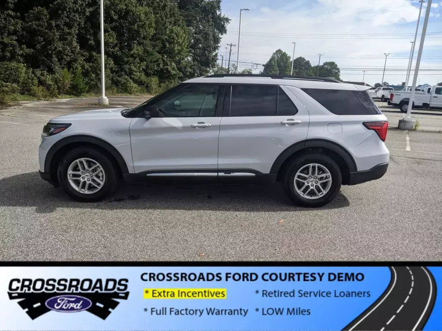 2025 Ford Explorer photo 1
