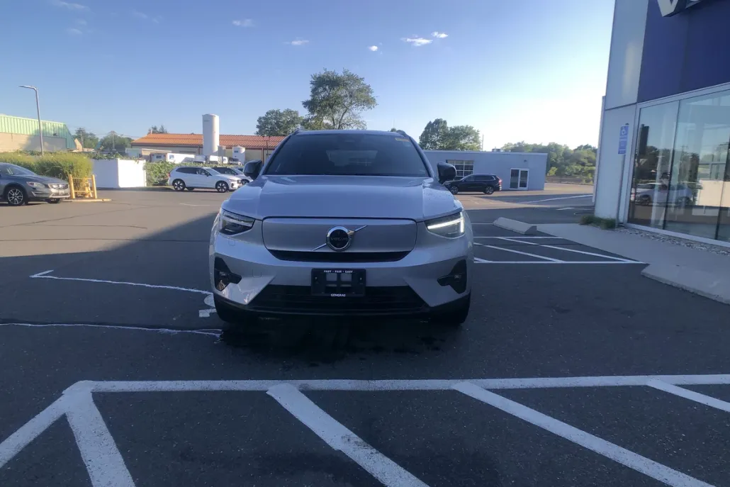 2023 Volvo XC40 Recharge Ultimate photo 1