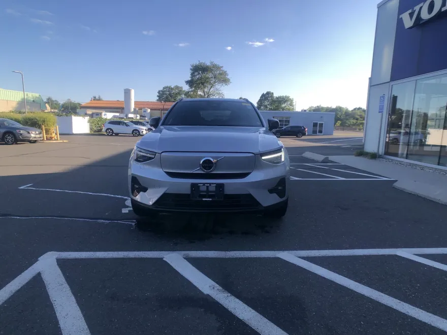 2023 Volvo XC40 Recharge Ultimate photo 1