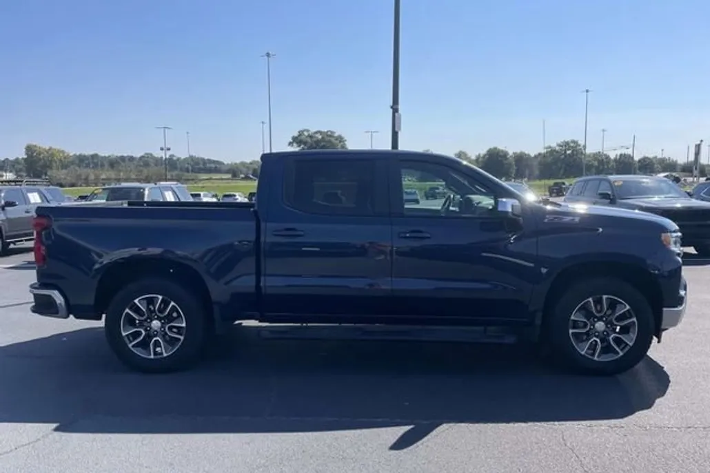 2023 Chevrolet Silverado 1500 LT photo 1