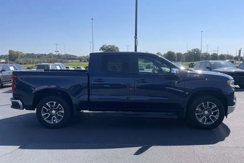 2023 Chevrolet Silverado 1500 LT photo 1