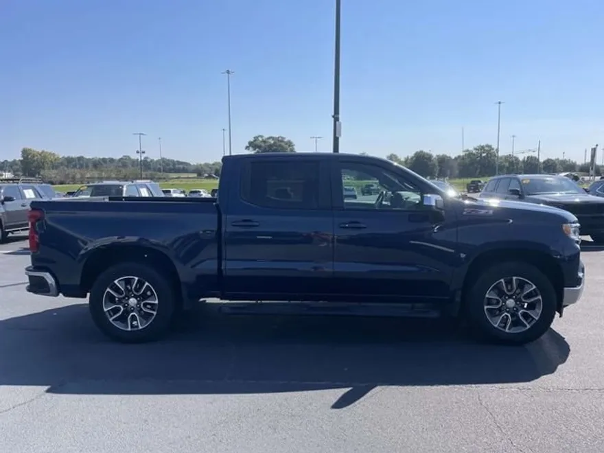 2023 Chevrolet Silverado 1500 LT photo 1