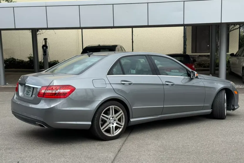 2010 Mercedes Benz E 350 photo 1