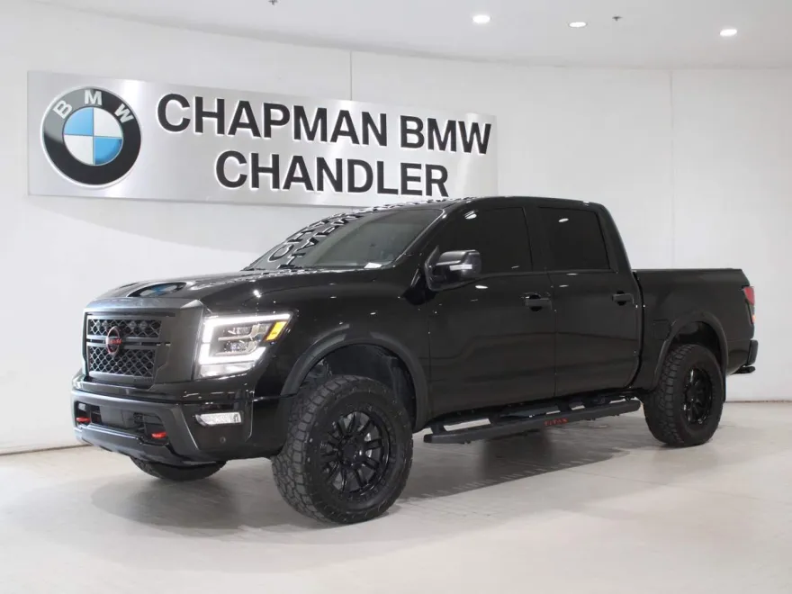 2024 Nissan Titan PRO-4X Crew Cab photo 1