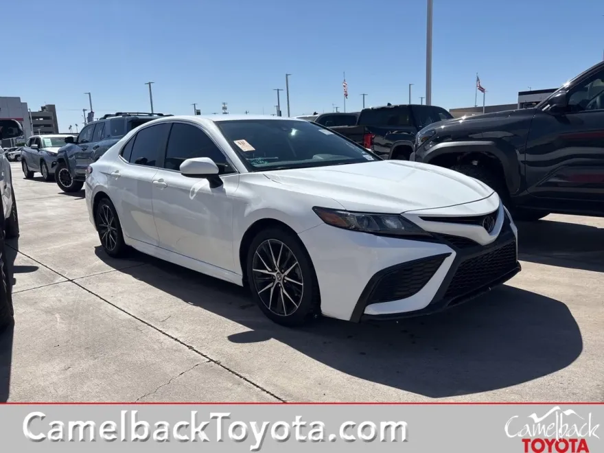 2021 Toyota Camry SE photo 1