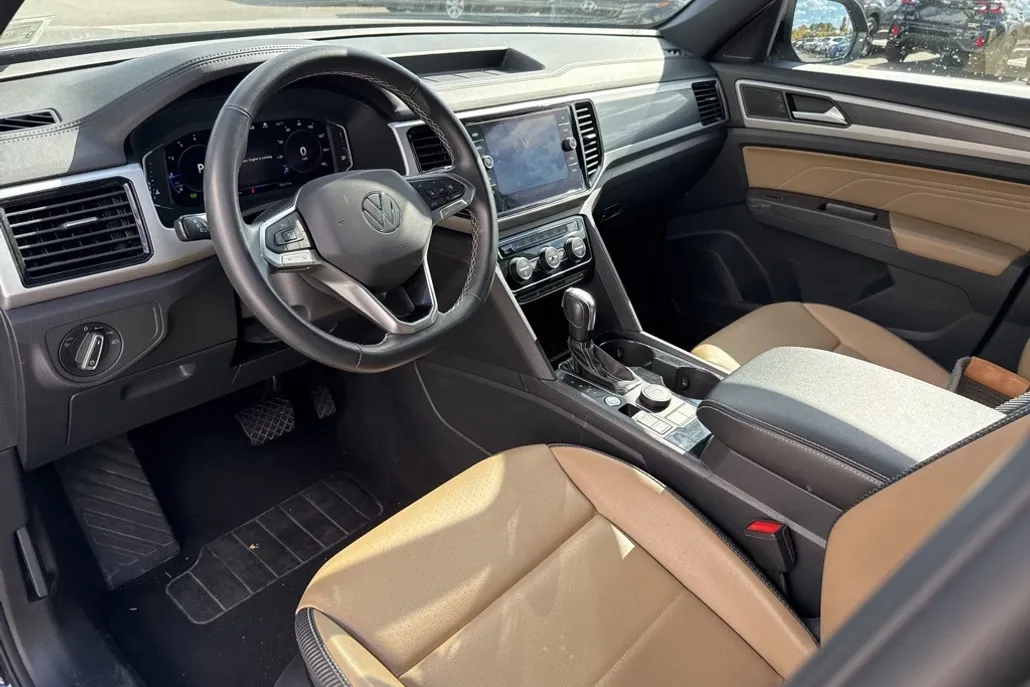 2022 Volkswagen Atlas Cross Sport SE Technology photo 1