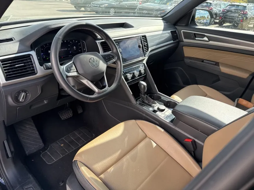 2022 Volkswagen Atlas Cross Sport SE Technology photo 1