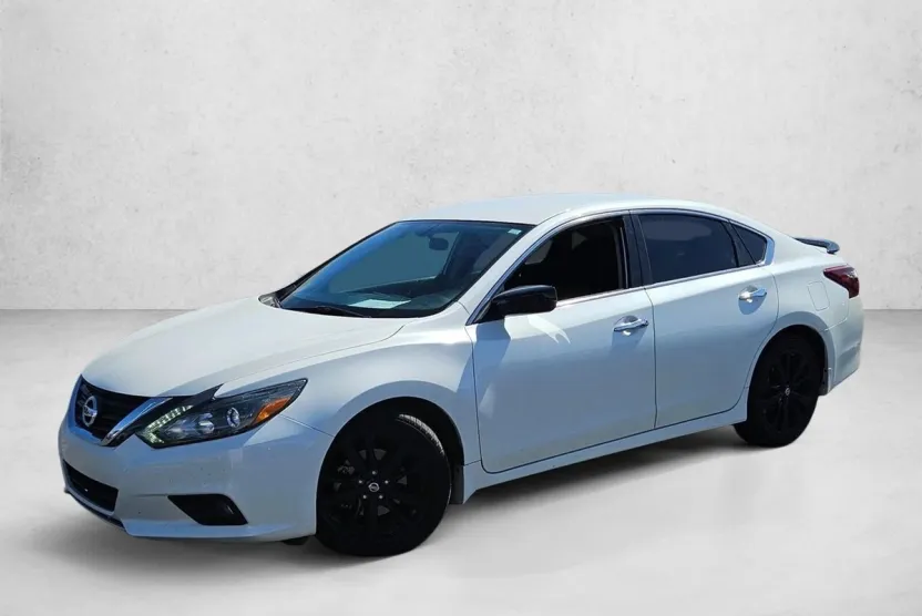 2017 Nissan Altima 2.5 SR photo 1