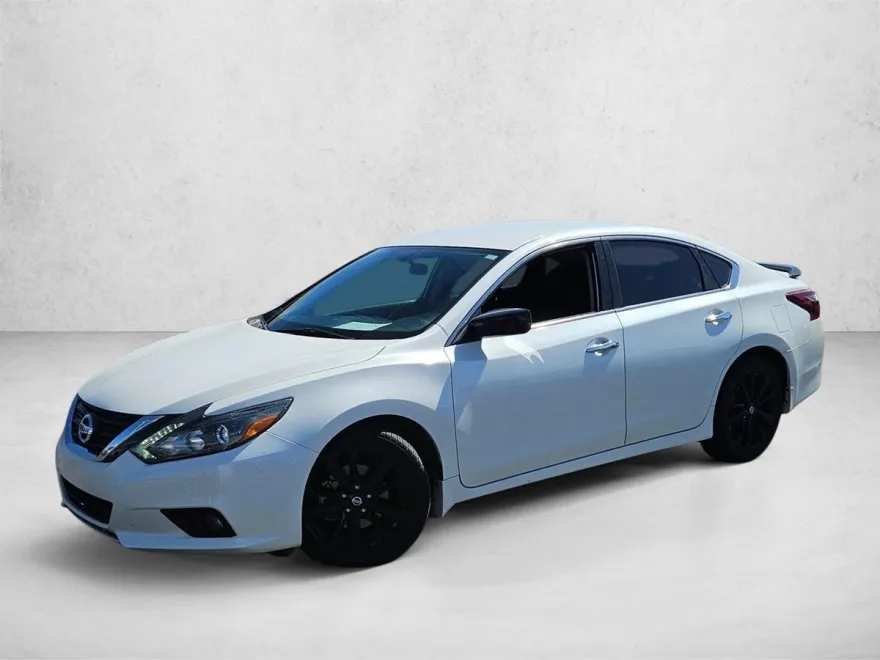 2017 Nissan Altima 2.5 SR photo 1