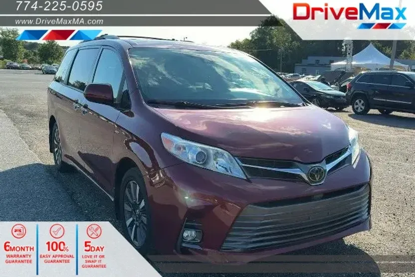 2020 Toyota Sienna XLE photo 1