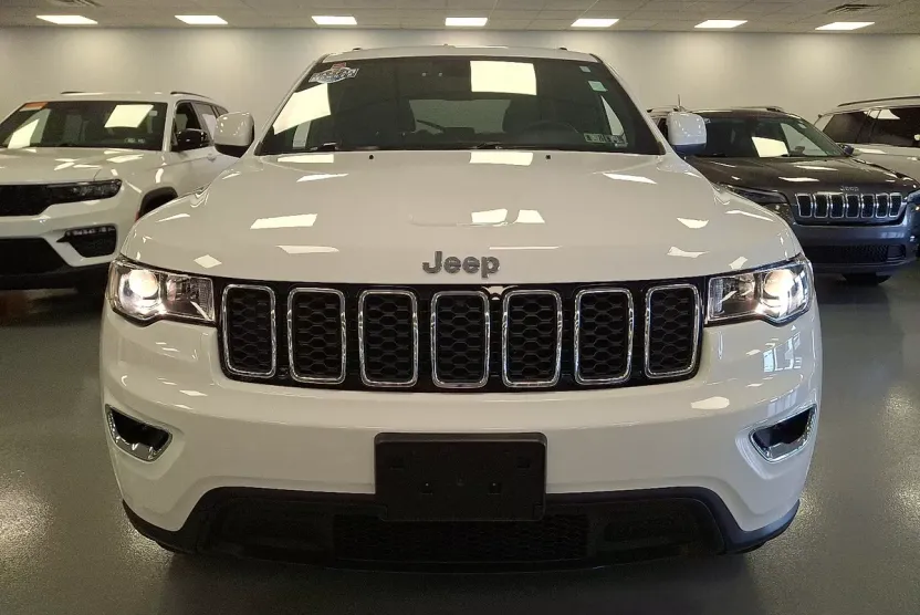 2020 Jeep Grand Cherokee Laredo E photo 1